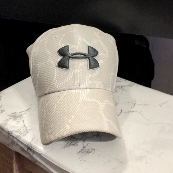 Under armour cap - Picture 1 of 2